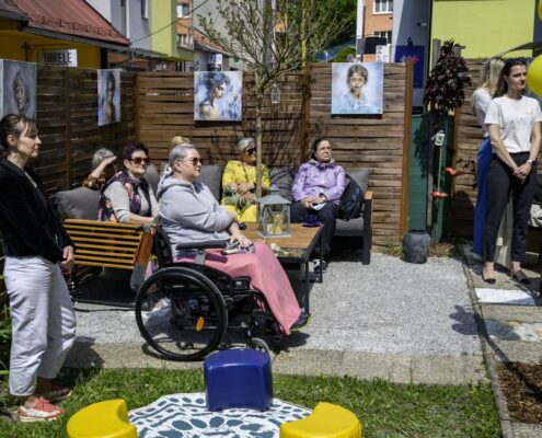 Slávnostné otvorenie inkluzívnej záhrady v Oravskej knižnici