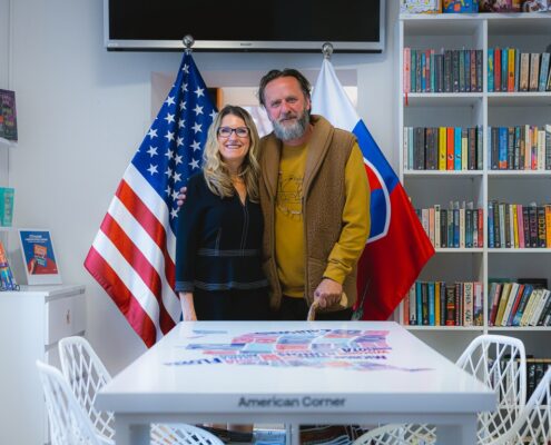 Chargé d’Affaires Heather Rogers navštívila Oravskú knižnicu